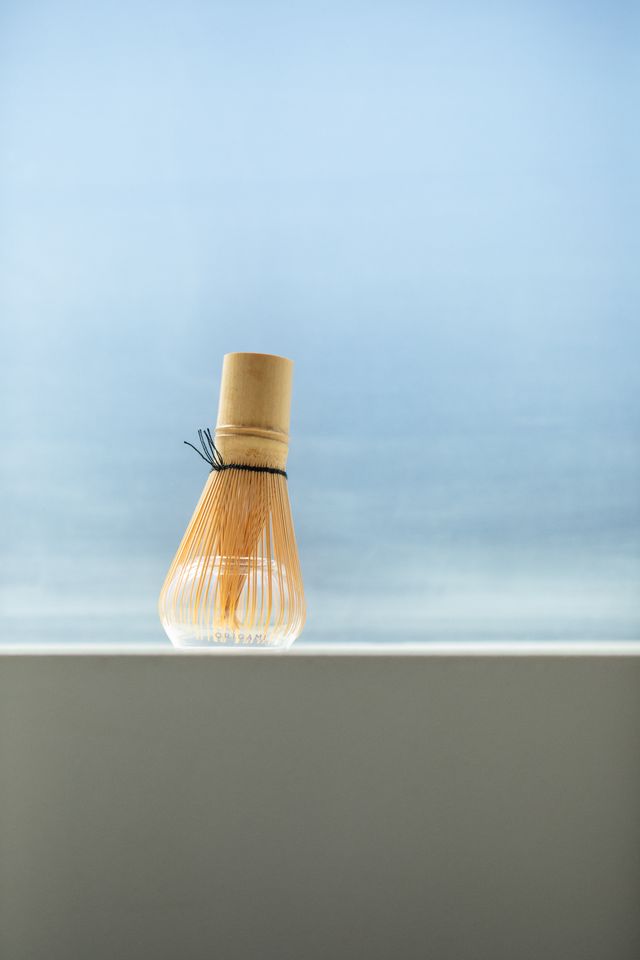 ORIGAMI Glass Matcha Whisk Stand