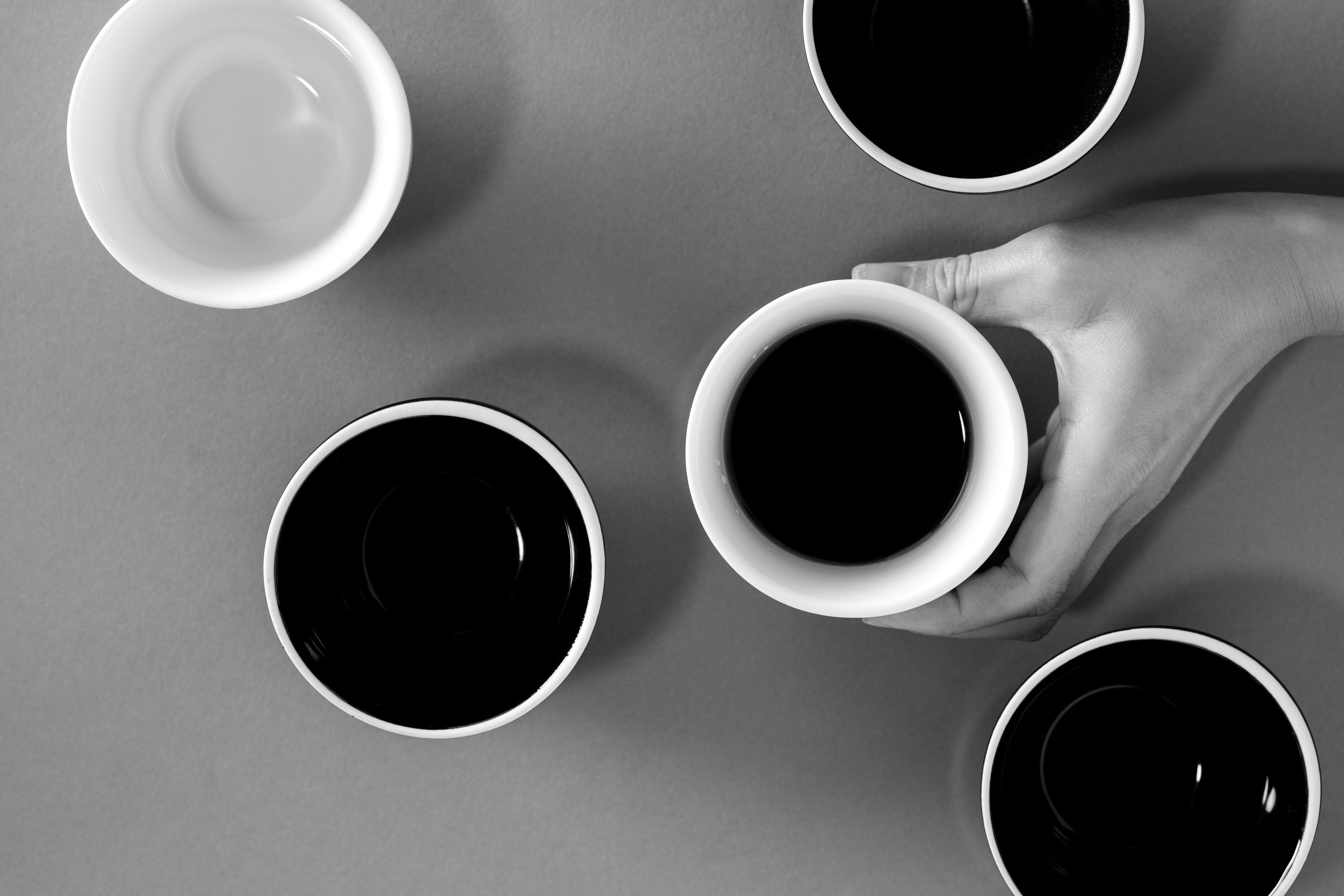 白黒2枚セットwerthy ASYMMETRY TANK(Cup in) Amazon.com | Porlien Black and White 6-ounce Porcelain Checker Van